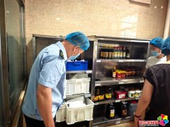 内4所已开展重生军训的学校食堂开展食物平安专